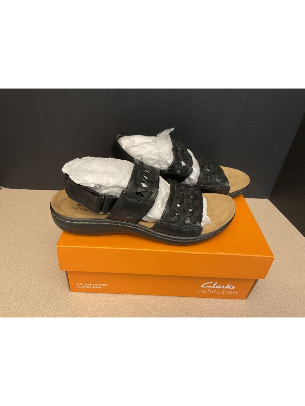 New! Womens Clarks Collection Laurieann Lily Black Leather Sandals. Size 6M.